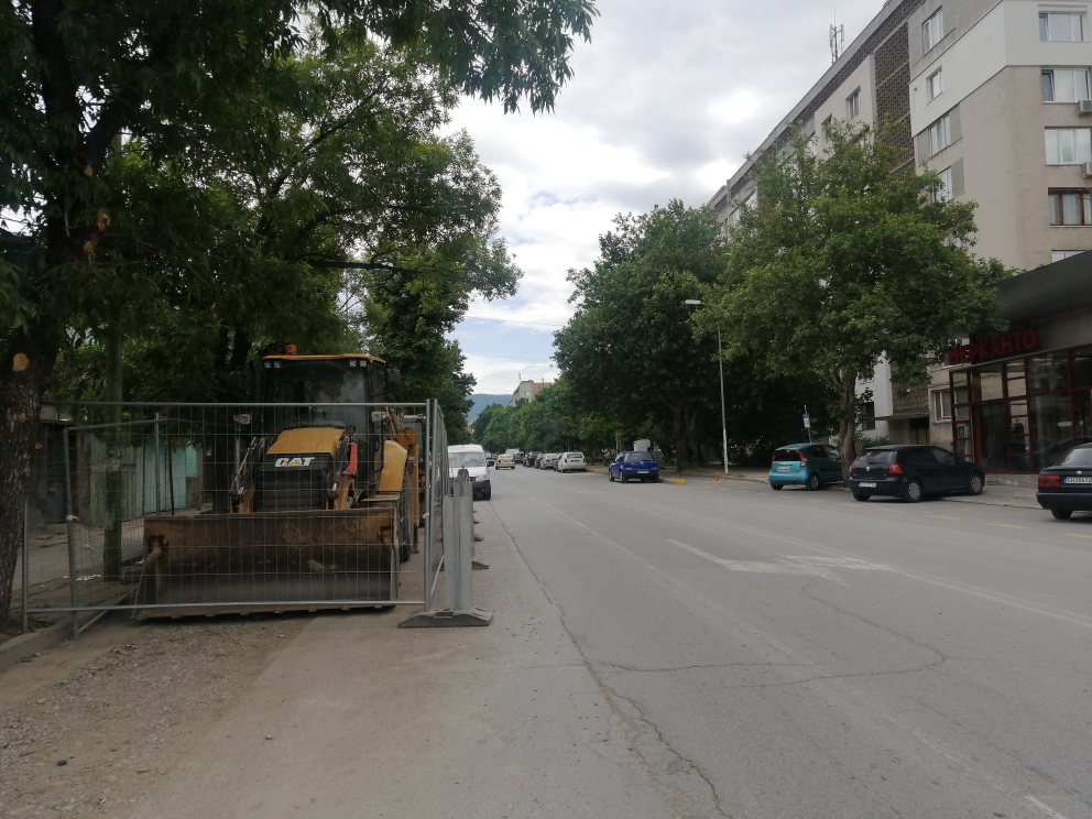 От "В и К - Сливен" обещаха: ще овлажняват засипаните с пръст терени от ремонтите на мрежата, за да не се запрашава