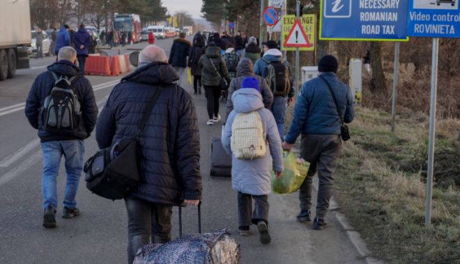 В половината от хотелите остават настанените при тях бежанци