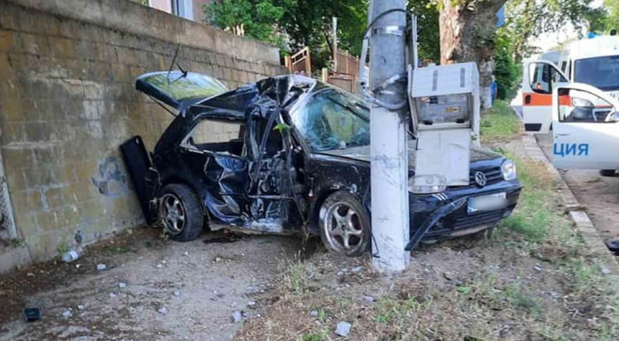 Бременно момиче загина при тежка катастрофа във Врачанско