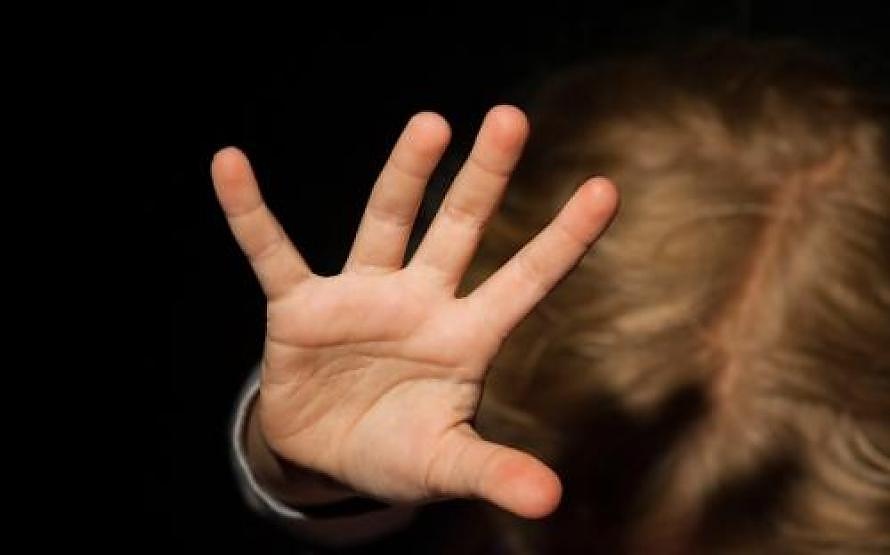 Приемна майка отива на съд за изтезание над дете