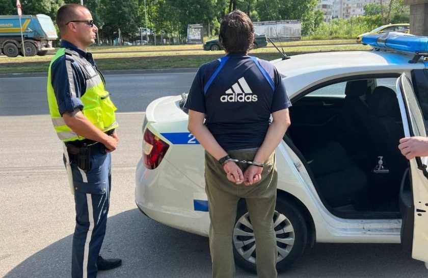 Задържаха мъж с крадена кола в София