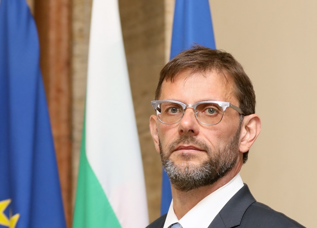 Александър Петков е освободен от длъжността заместник-министър на отбраната