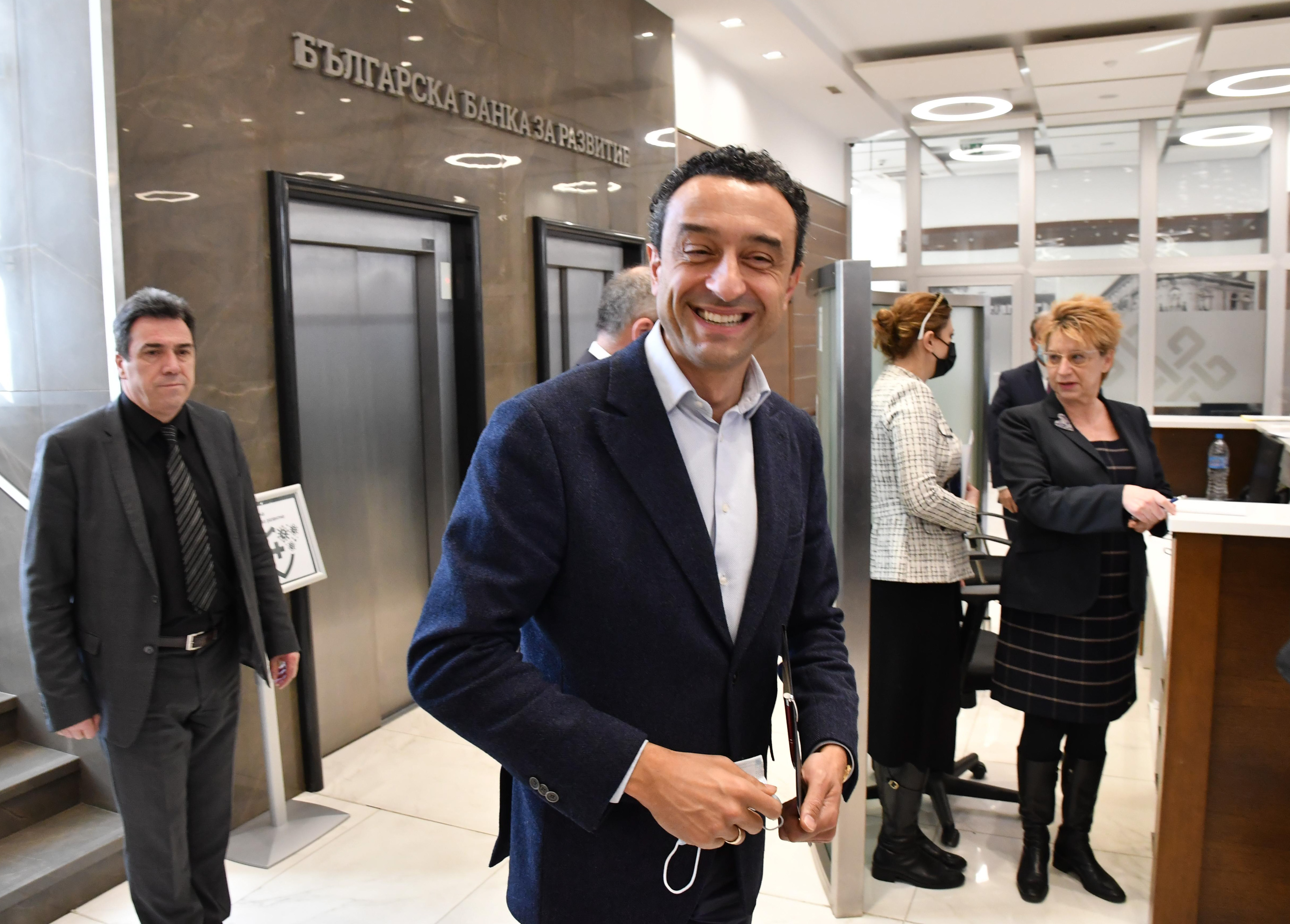 Упорито крият авторите на мракобесния проектозакон