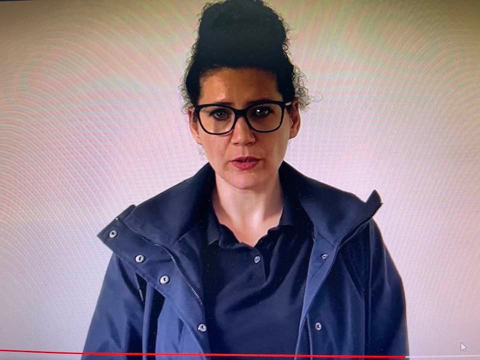 Обръщението на вицепремиерката към бежанците надмина по неадекватност културния министър на прозореца