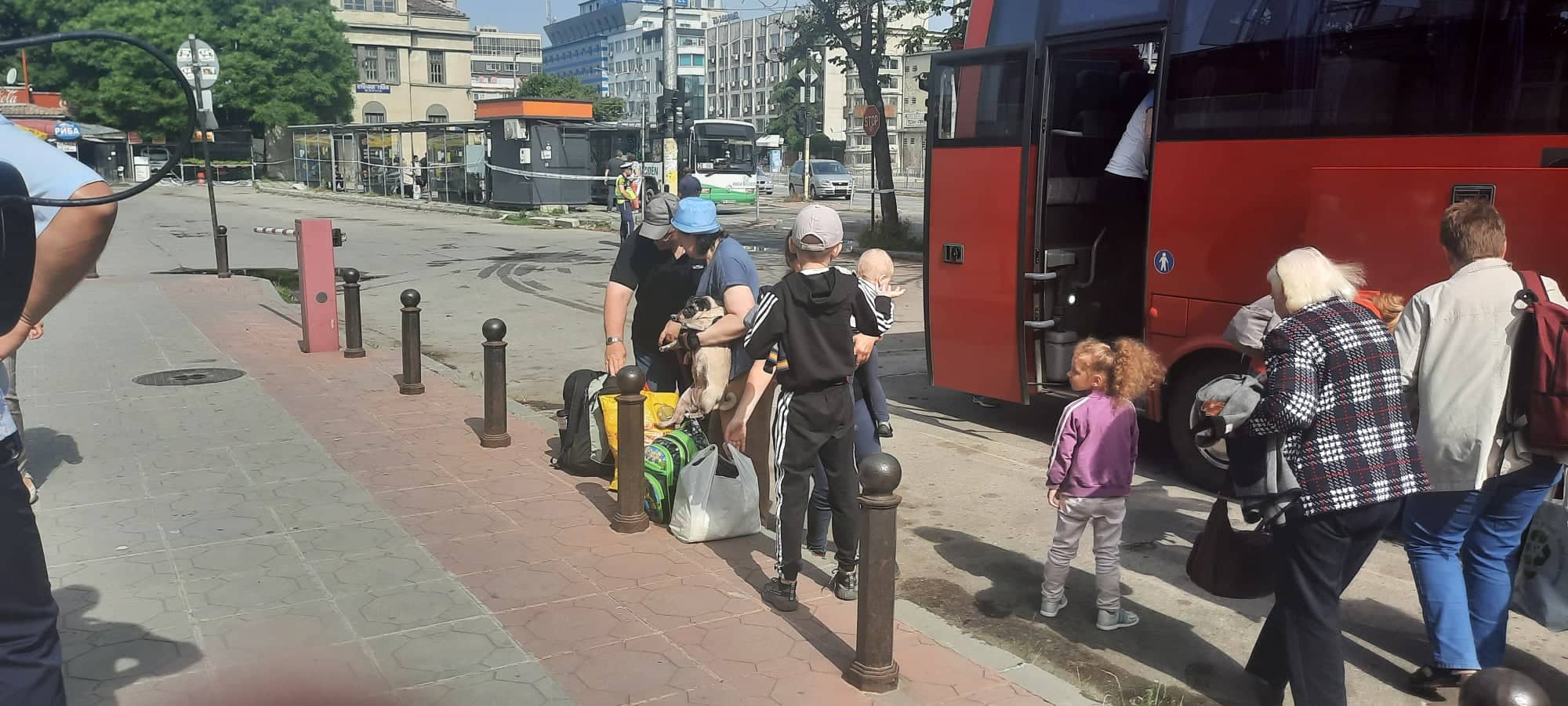 Над 400 украинци потеглиха от Варна към Сливен с извънредни влакове