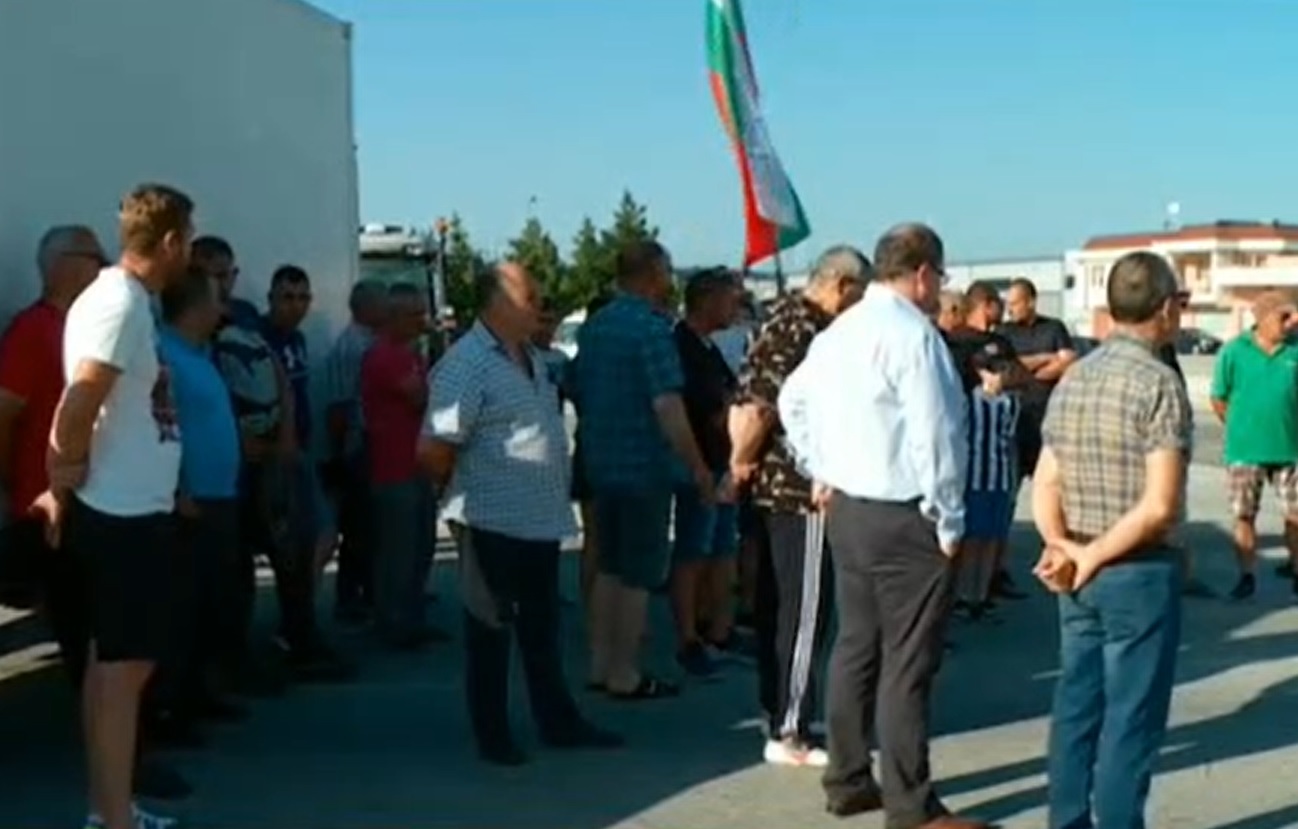 Протестиращи земеделци блокираха пътя Пловдив - Хасково