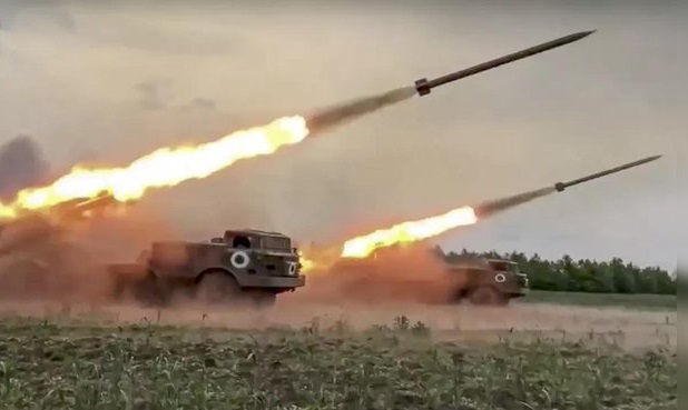 Русия е свалила украински самолет, транспортиращ оръжия и боеприпаси