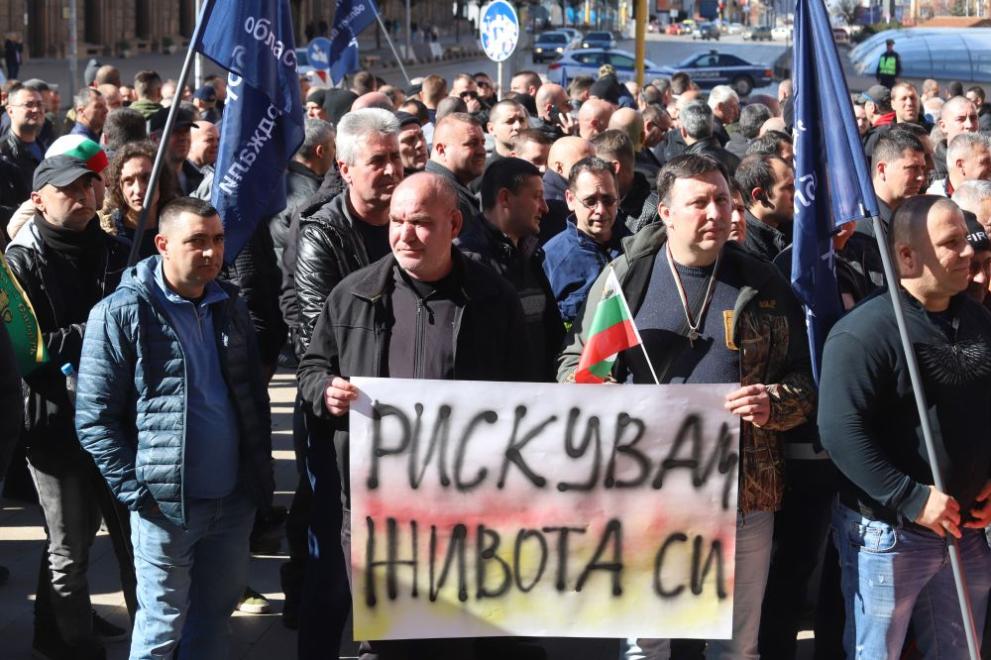 Пожарникарите: Реформите се правят на тъмно, готови сме на протести