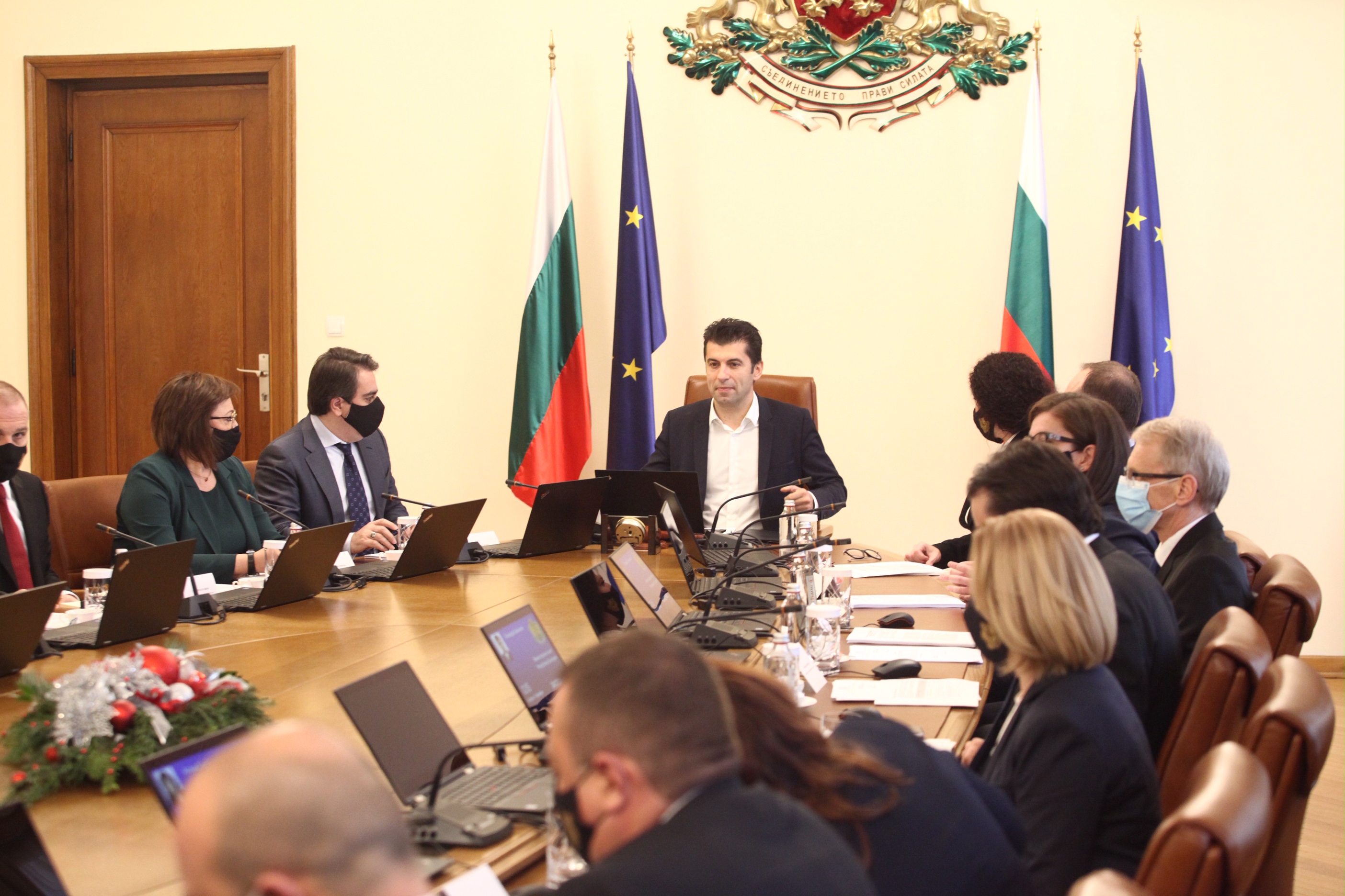 Ето какво са си казали Петков и Караджов на правителственото заседание (Стенограма)