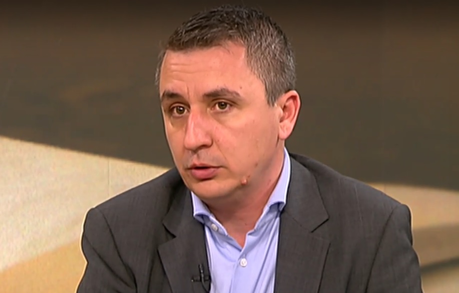 Министър Николов и заместниците му подават оставки в понеделник