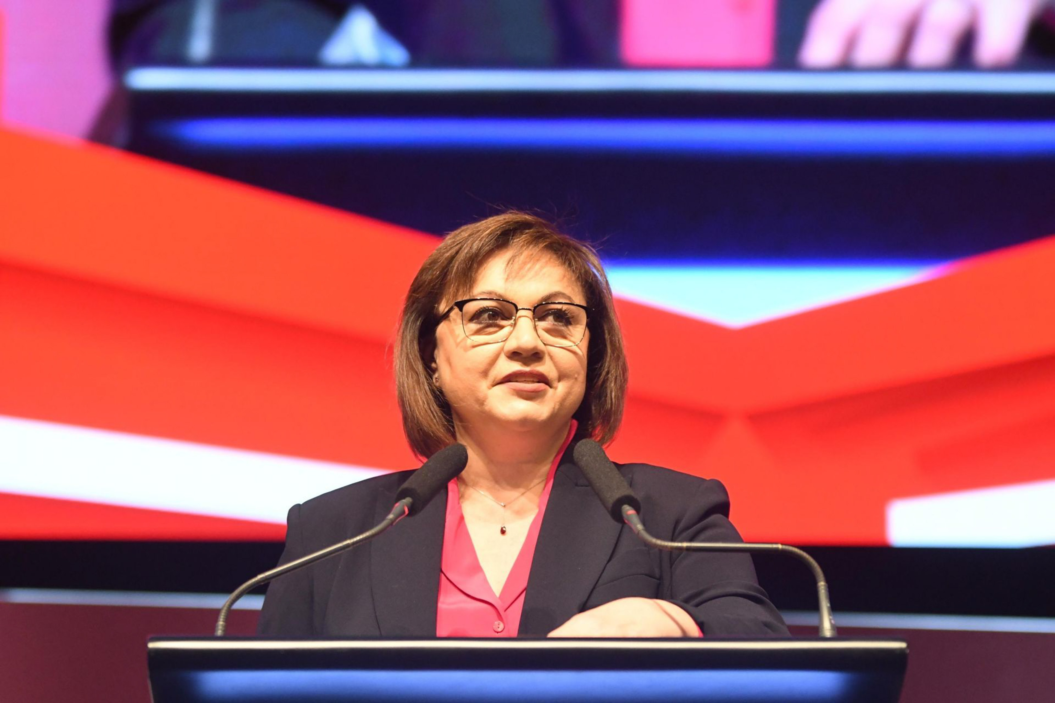 Нинова не пуска властта, предлага програмен кабинет