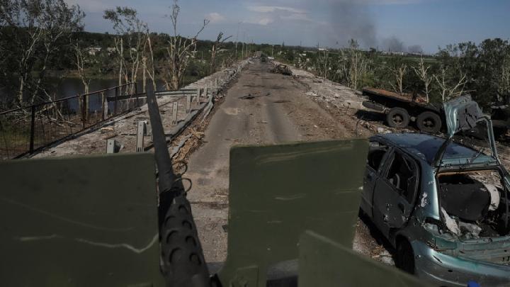 Русия отряза един от пътищата за отстъпление на украинските сили от Северодонецк