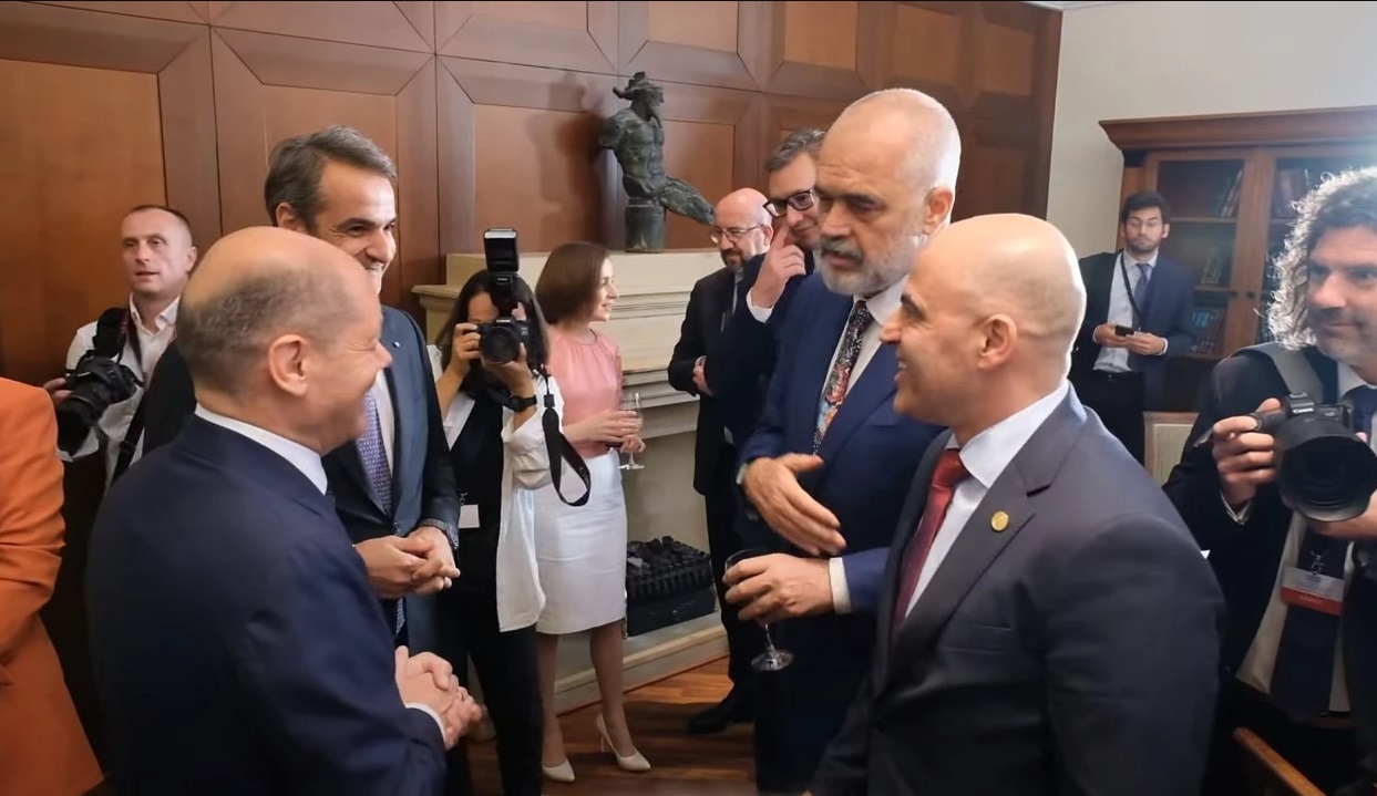Еди Рама нарече "трагикомична истерия" реакциите на шегата му, че Ковачевски e "премиерът на бъдеща Западна България"