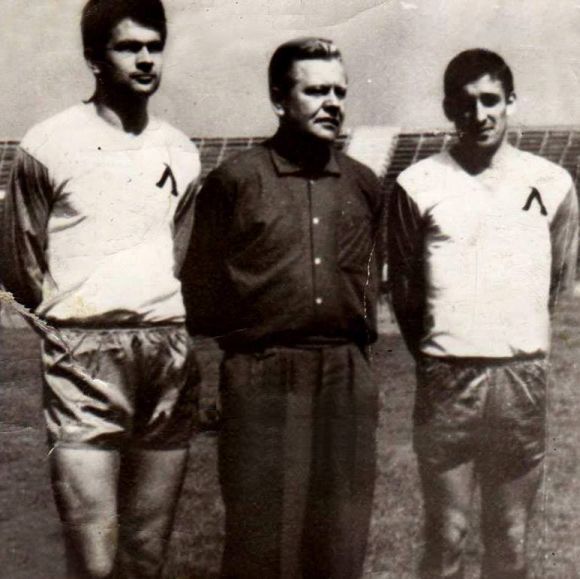 "Левски" и Академия Пандев играят за трофей - символ, посветен на "син" идол
