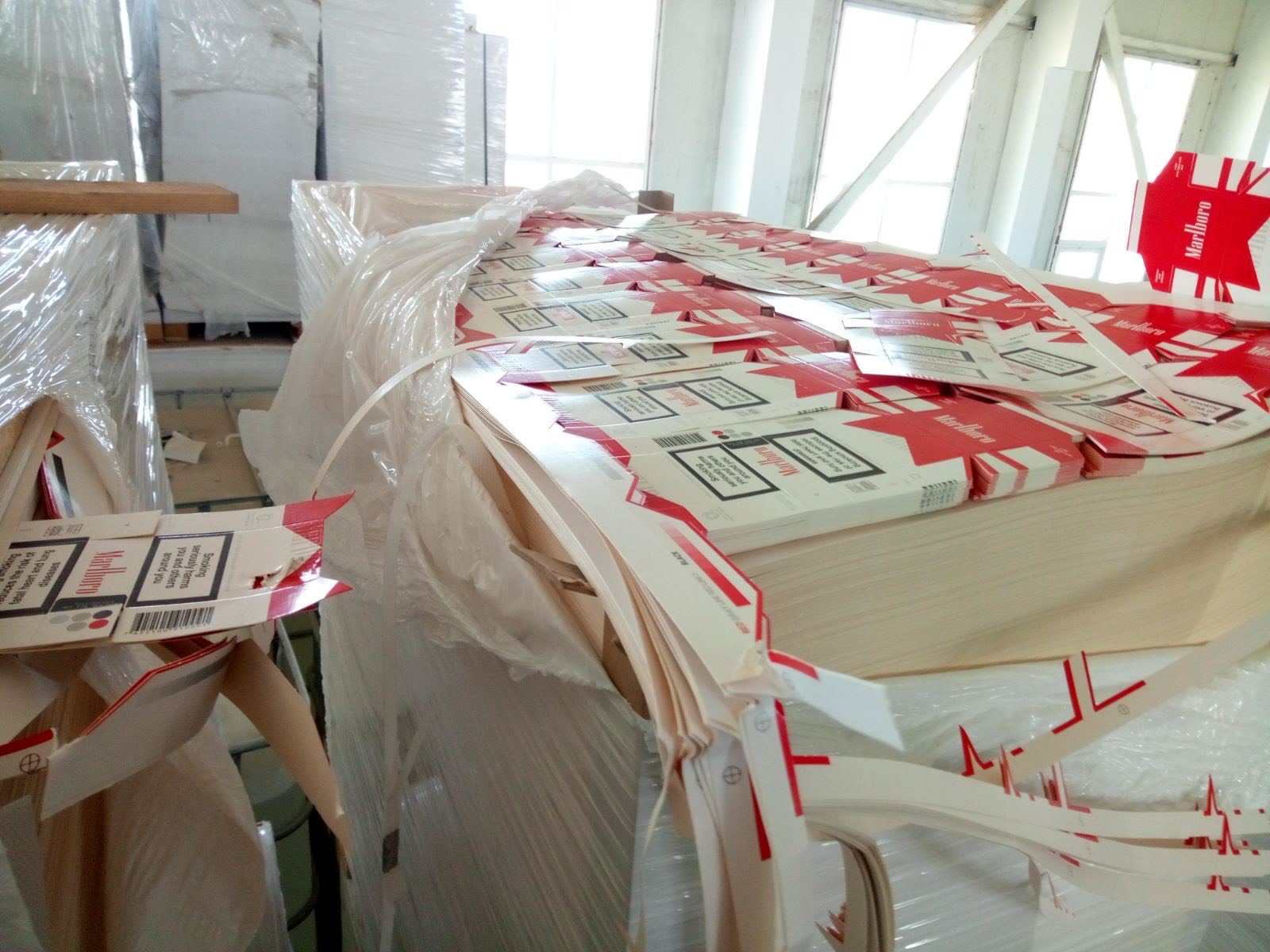 Заготовки за направа на 2 млн. цигари менте заловиха на Дунав мост 2