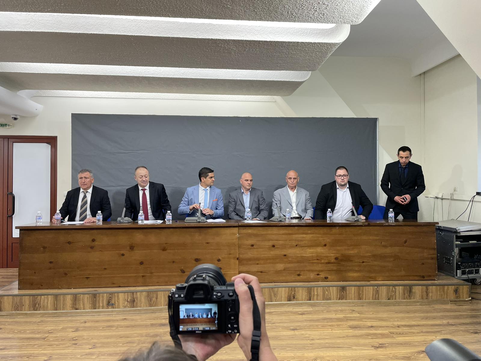 Депутатите отцепници от ИТН са подали заявленията си за напускане на групата