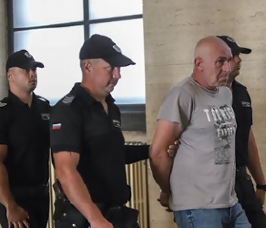 Пернишко „муле“ от банда за кокаин остава в ареста