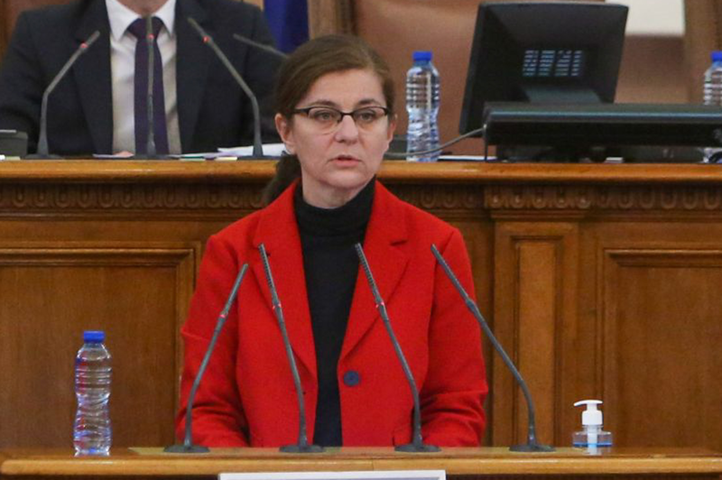 Генчовска: Петков обеща на еврокомисаря Вархеи да свали ветото за Северна Македония