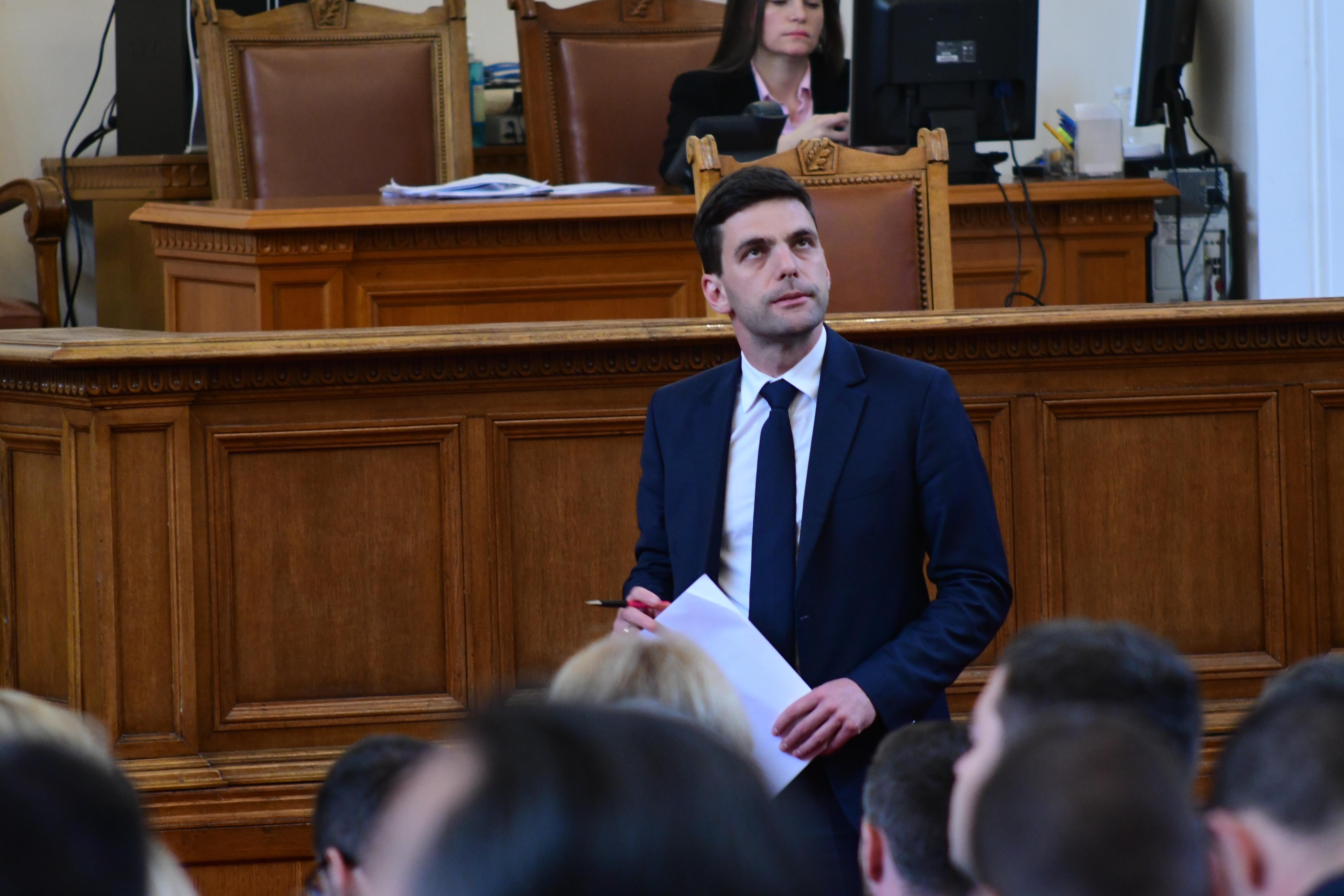 ГЕРБ, ДПС и „Възраждане“ внесоха искане за оставката на Никола Минчев като председател на НС