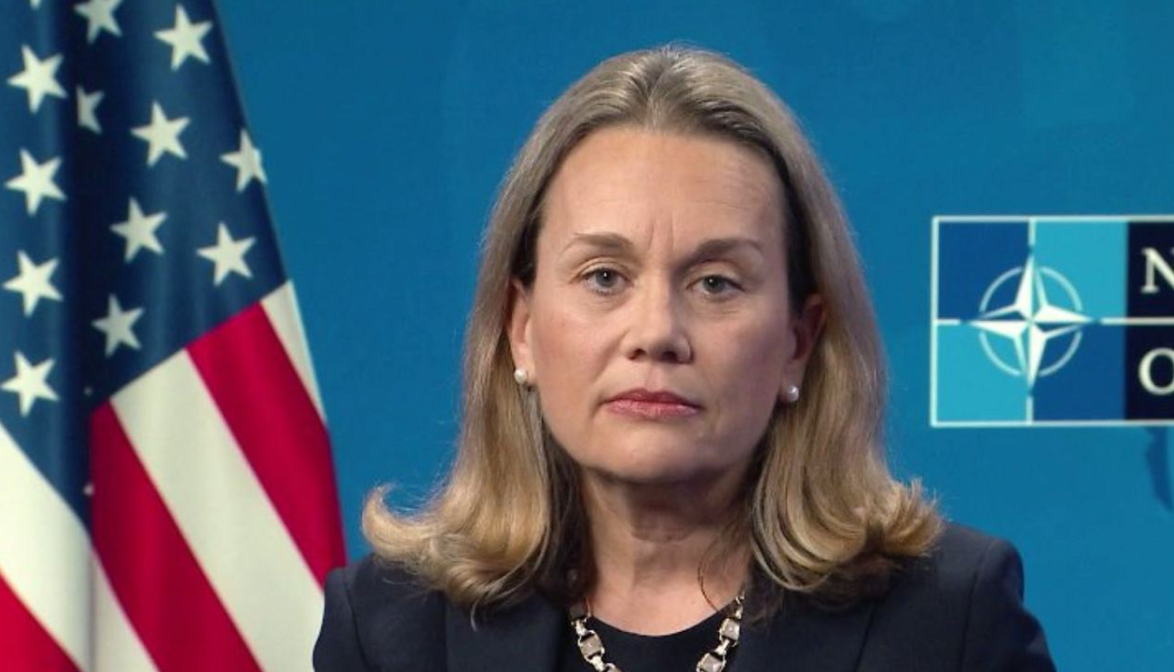 Посланикът на САЩ в НАТО: Украйна постоянно иска оръжия, запасите се изчерпват