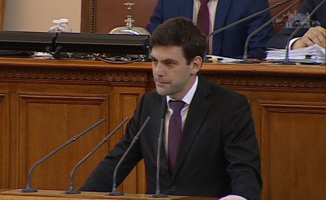 125 депутати свалиха Никола Минчев като председател на НС