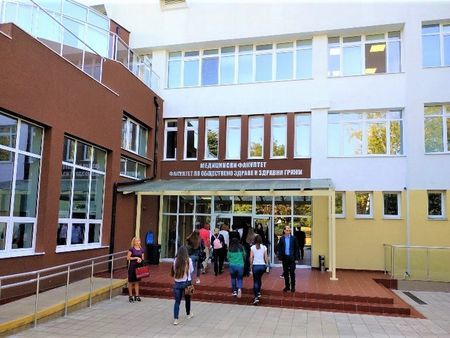 Студенти ще изучават "Химия на бъдещето"