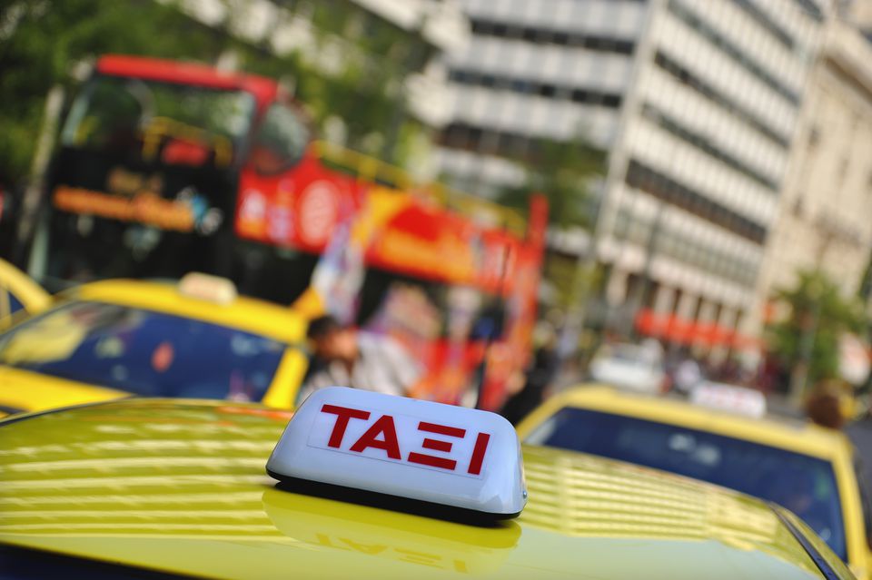 С над 25% увеличават таксиметровите услуги в Гърция