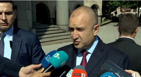 Радев за френското предложение за РСМ: Не може премиерът да внася чуждо предложение без свое мнение (Видео)