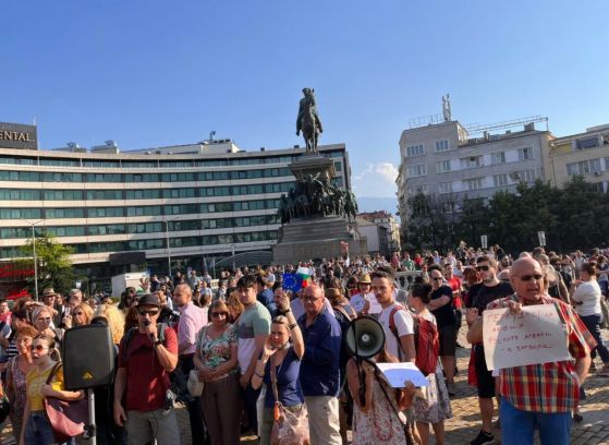 Противопоставянето започна  да се увеличава опасно, много граждански войни са тръгвали точно по този начин