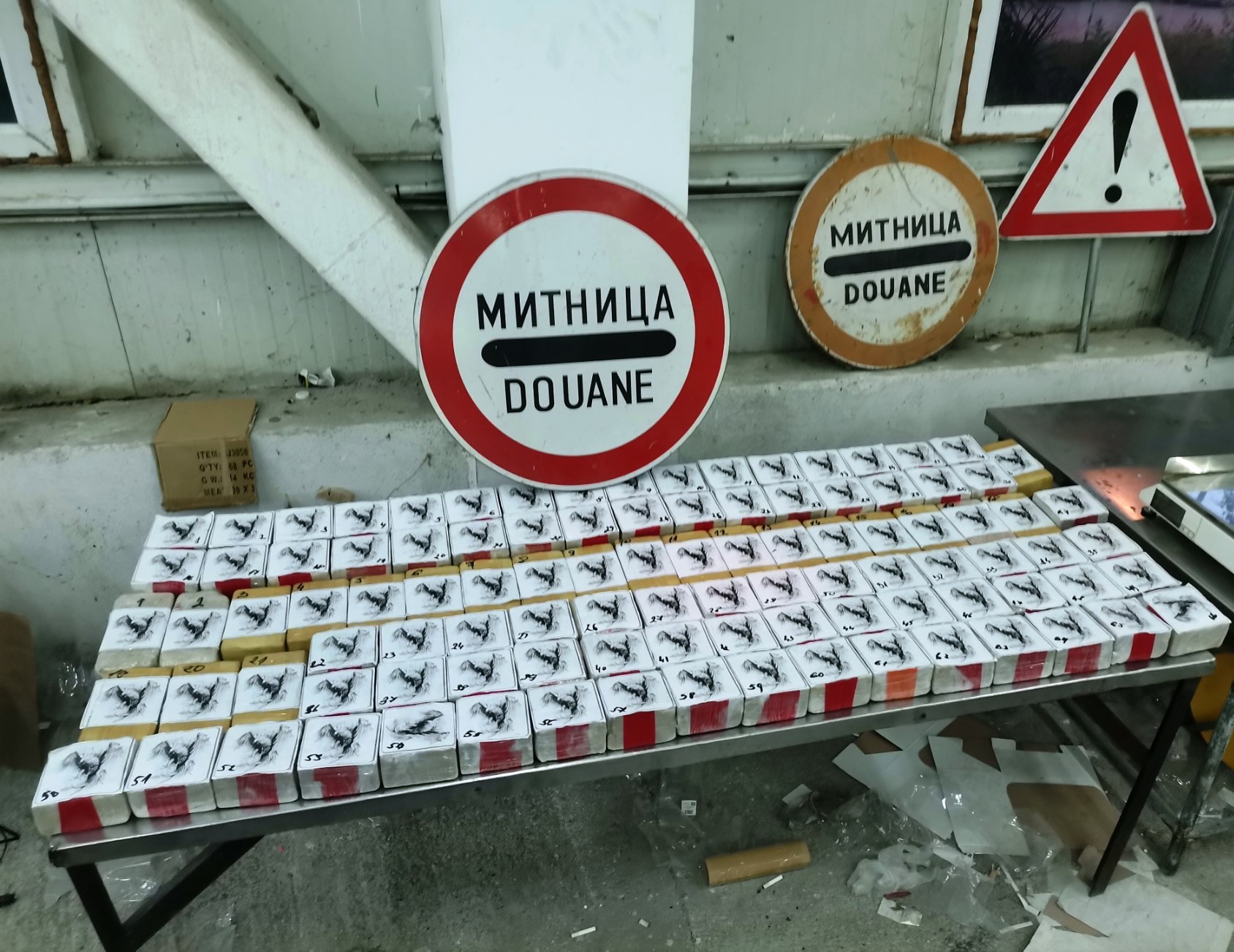 Мъж се опита да изнесе 51 кг хероин през Дунав мост, грозят го до 15 години затвор