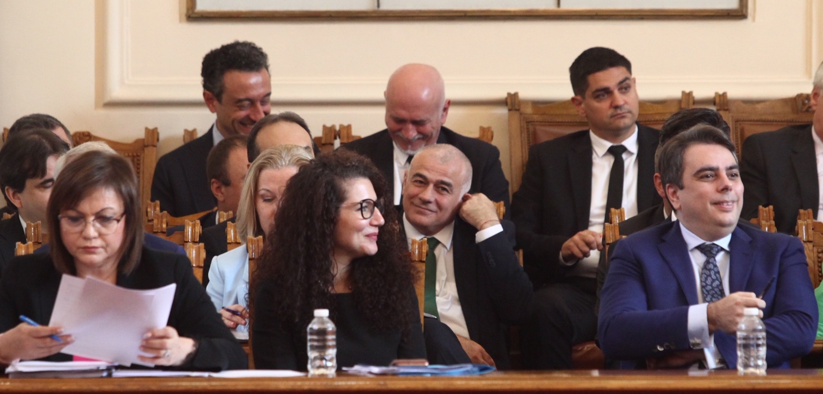 Вицепремиерка обеща 15% съкращения в МС