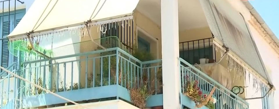 42 години гъркиня не е излизала от дома си