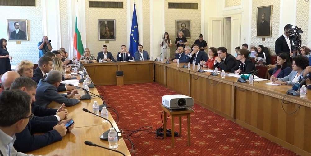 Петков проваля решението за РСМ в Брюксел (обзор)