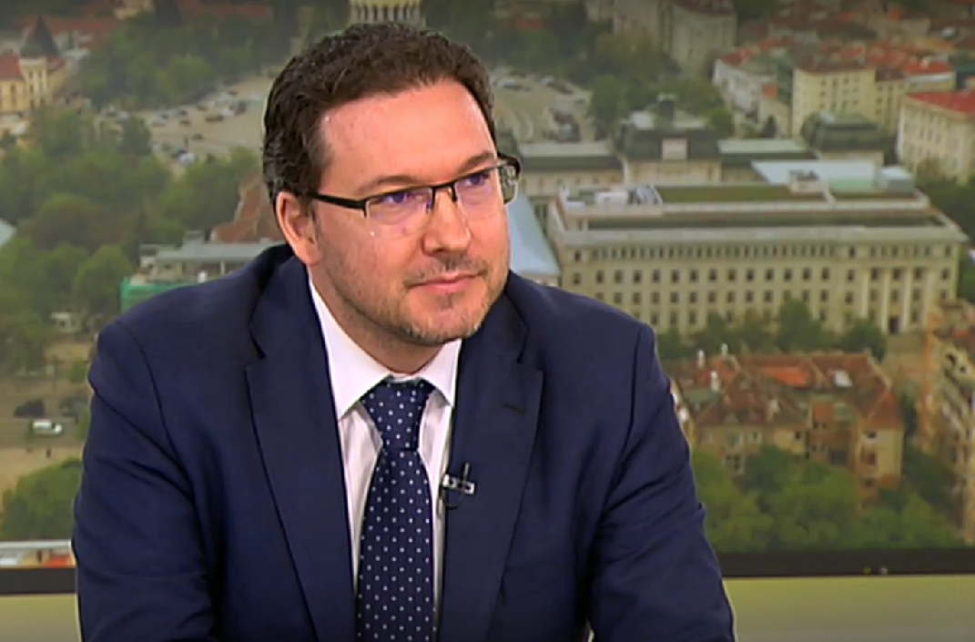 Даниел Митов: Безотговорността на министър-председателя доведе до това да се самосвали