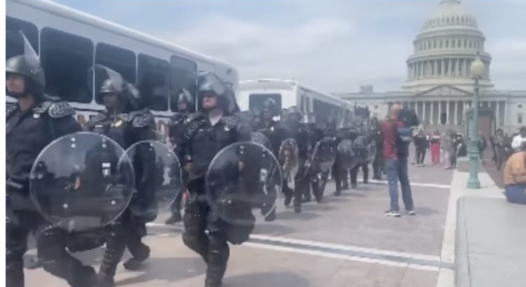 Бунтове и насилие в САЩ заради решението да се забранят абортите (ВИДЕО)