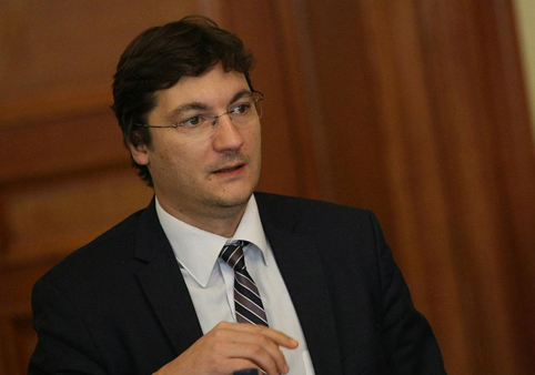 Другарски съд: Крум Зарков с тежки думи за състоянието на БСП и Корнелия Нинова