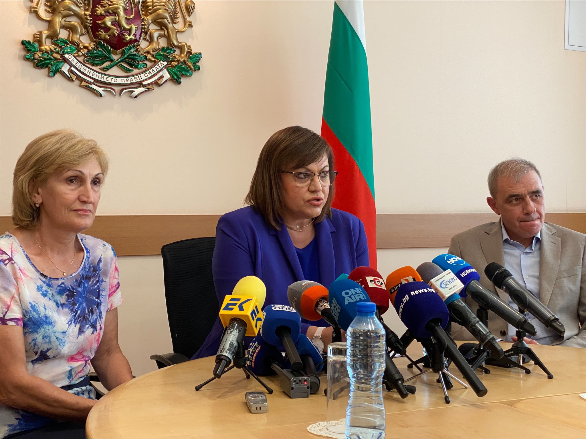 Нинова: Кабинетът на Радев и Стефан Янев са наредили доставка на оръжия за Украйна