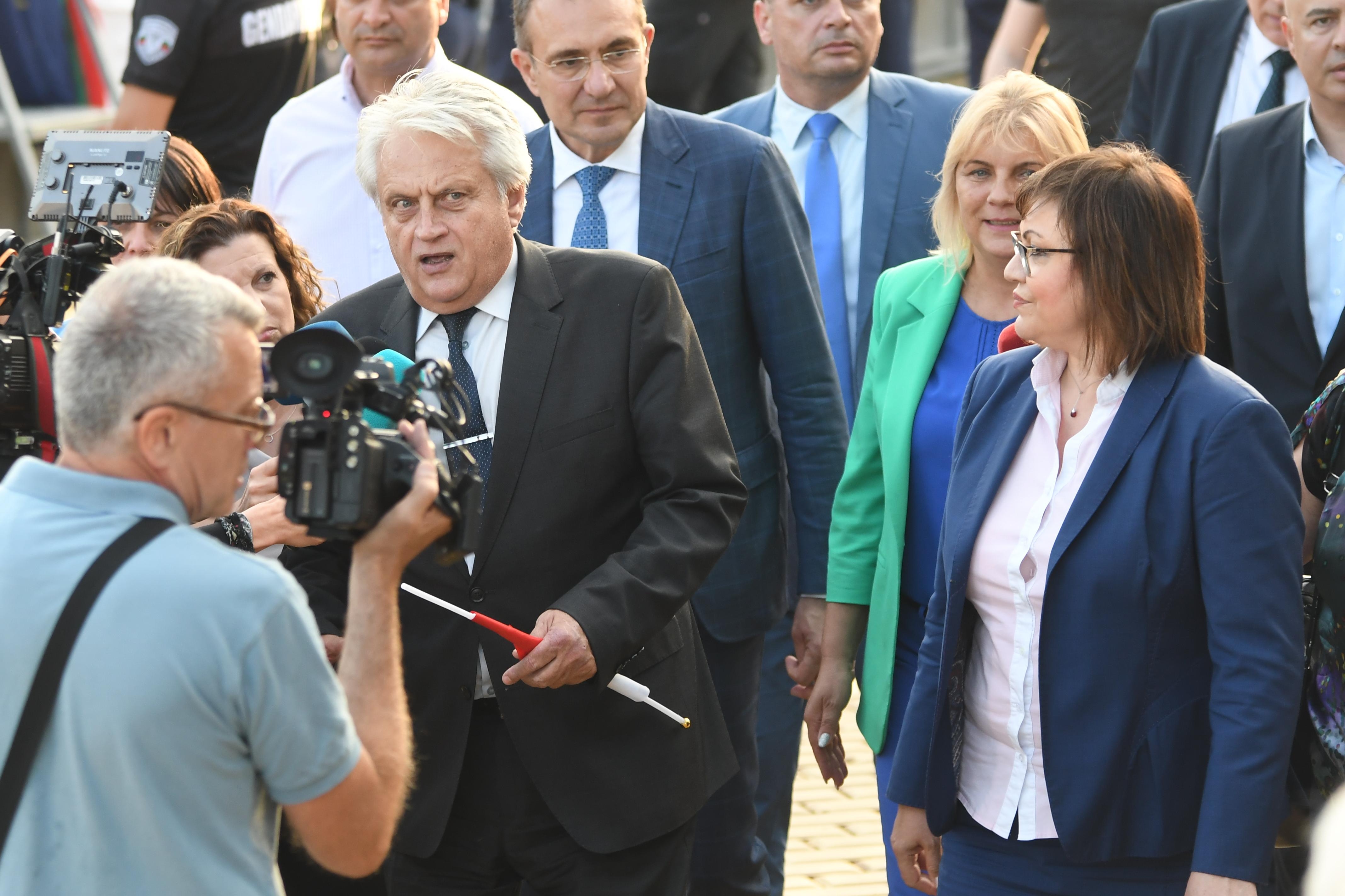 Нинова кани Рашков за водач на листа