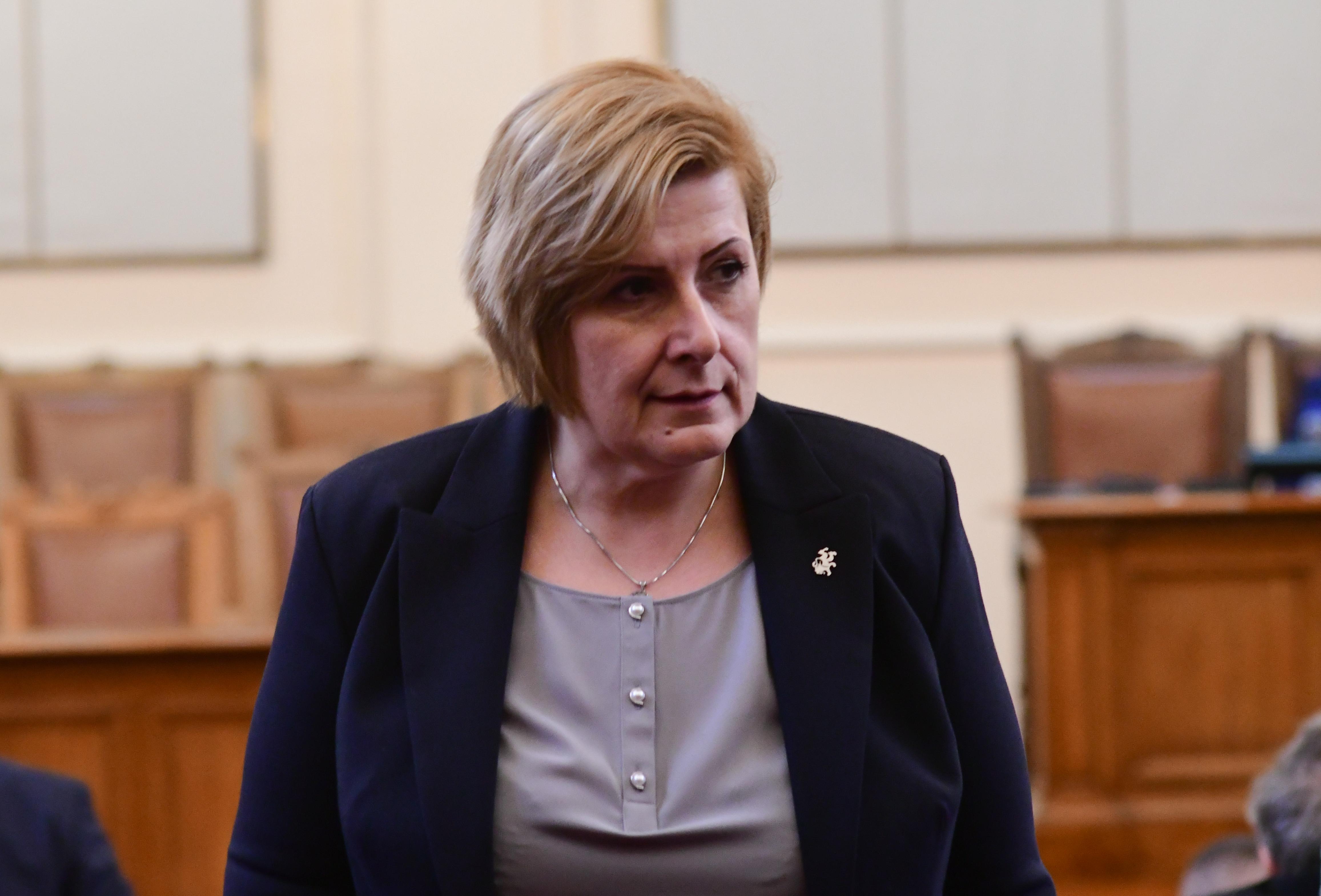 Елена Гунчева оттегля заявлението си за напускане на НС, става независим депутат