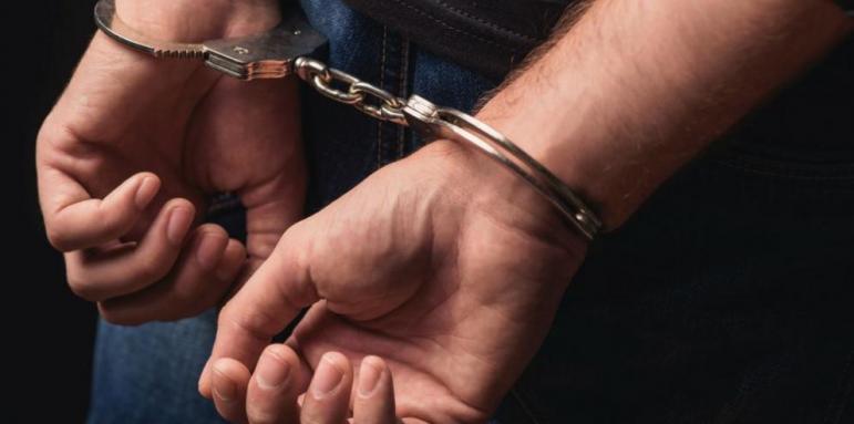 Задържаха мъж, тормозил родителите си