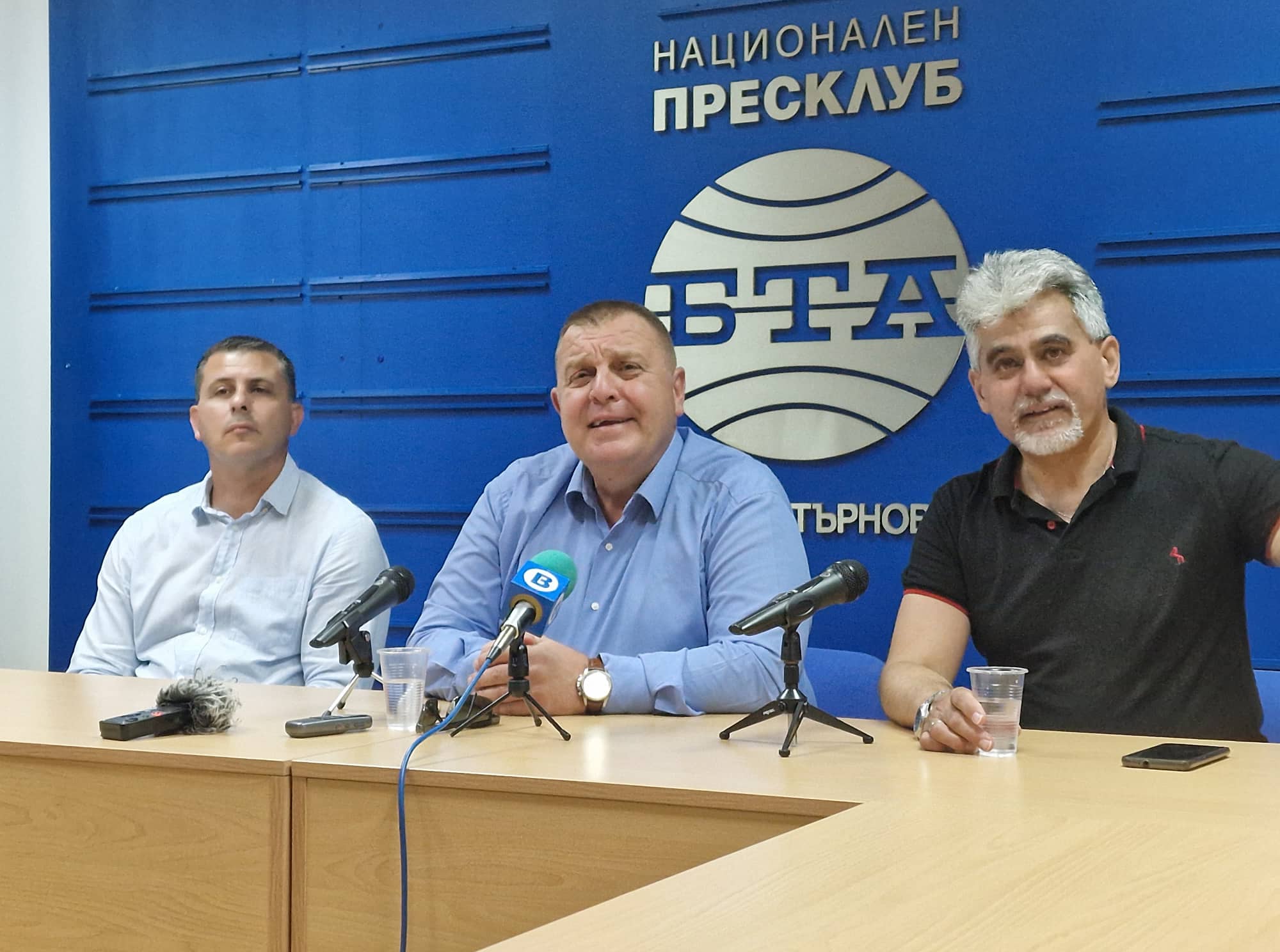Красимир Каракачанов, почетен председател на ВМРО и бивш вицепремиер и министър на отбраната:  На България и трябва грамотно, а не раболепно и папагалско правителство