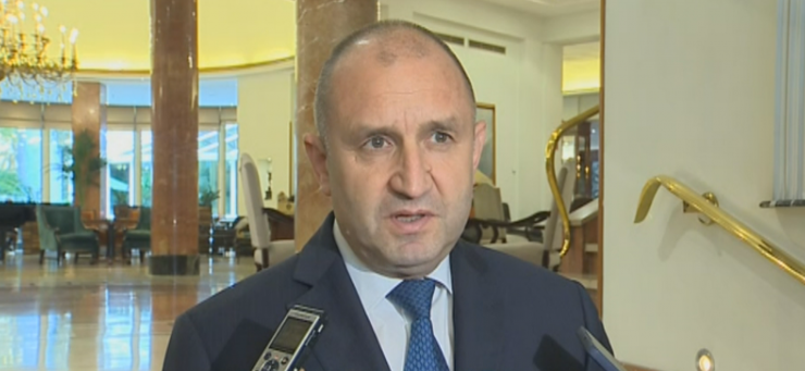Радев за напрежението с Русия: Премиерът да свика заседание на МС