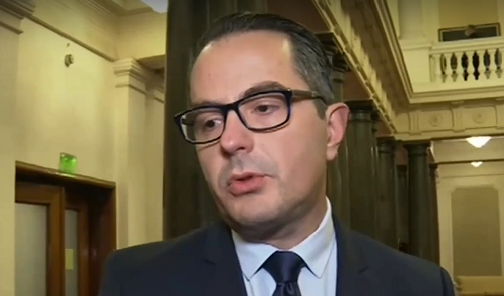 Цончо Ганев, "Възраждане": Кирил Петков обещава да "компенсира" наши депутати, ако подкрепят новото правителство