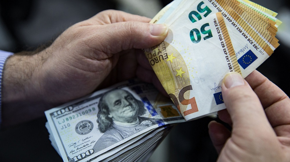 Доларът поскъпна до над 1,90 лв.
