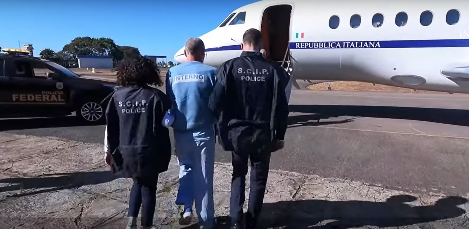Екстрадираха в Италия един от най-издирваните престъпници в света (СНИМКИ И ВИДЕО)