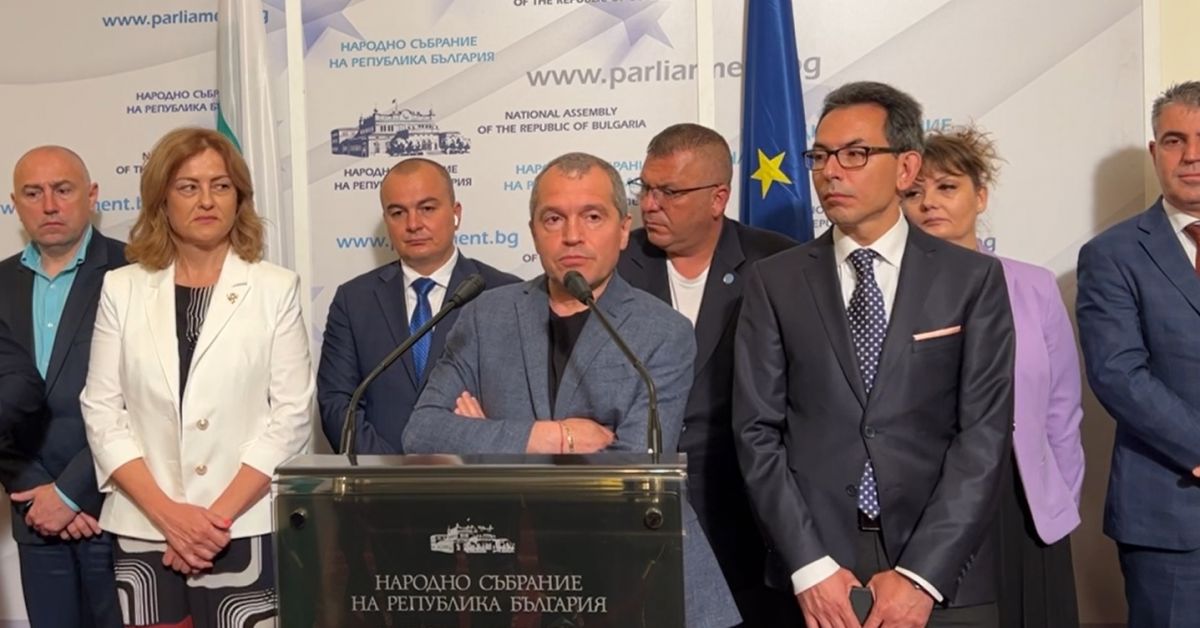 Асен Василев блокира парите на руското посолство (обзор)