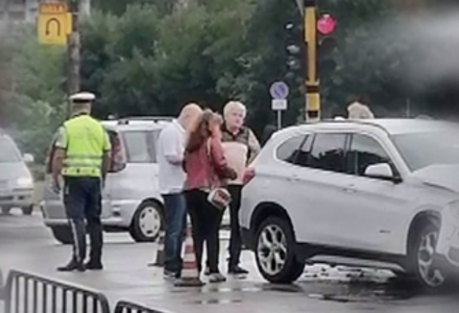 Бойко Рашков прави оглед на щети от катастрофа с жена му (обзор)