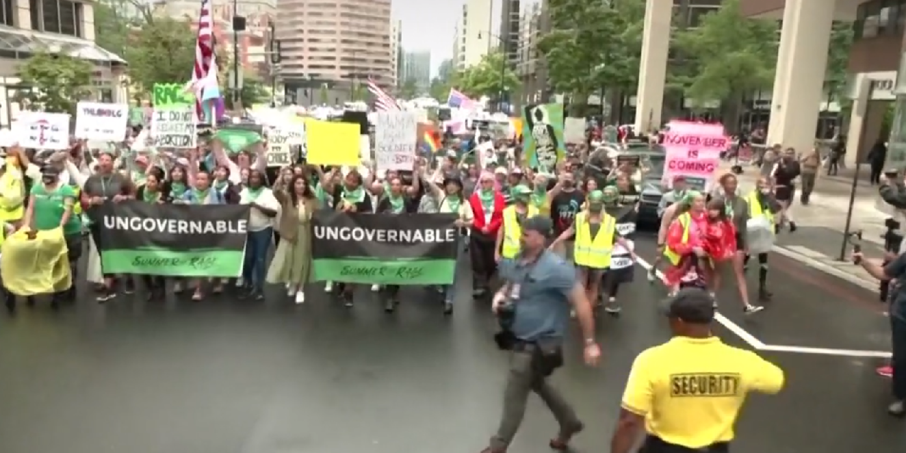 Масов протест за правото на аборт пред Белия дом (ВИДЕО)