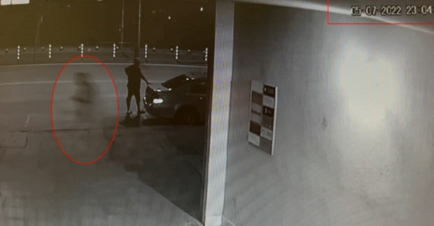 Неизлъчвани кадри показват бягащ мъж минути след катастрофата на "Черни връх"