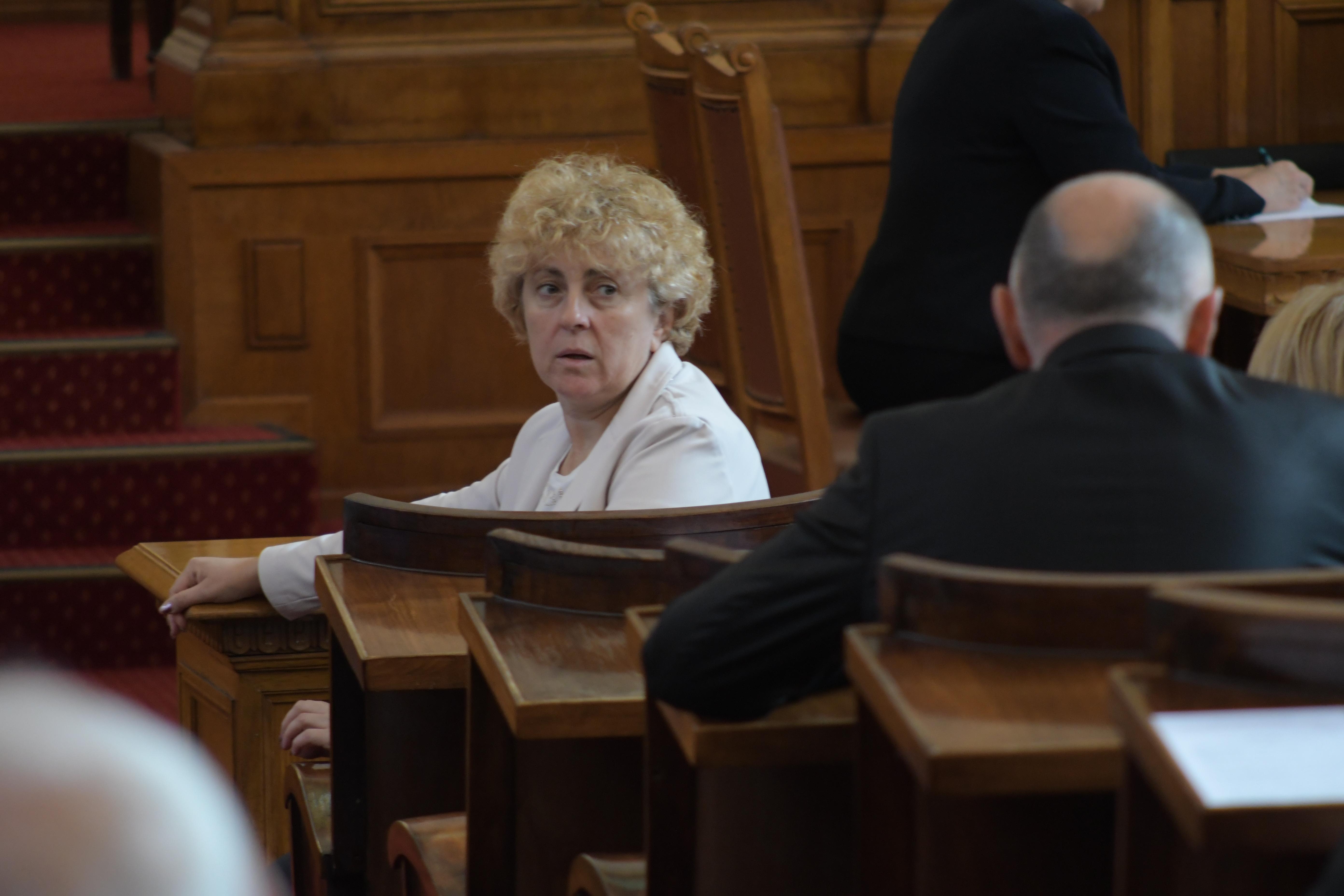 Виктория Василева: Не съм говорила със Слави Трифонов за решението да напусна НС